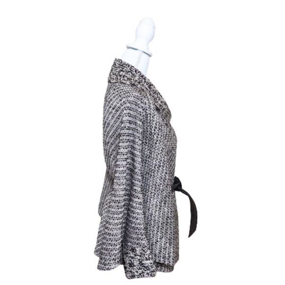 RENA LANGE Wool Bouclé Poncho/Cape with Knit Detail & Suede Belt - Picture 4 of 12